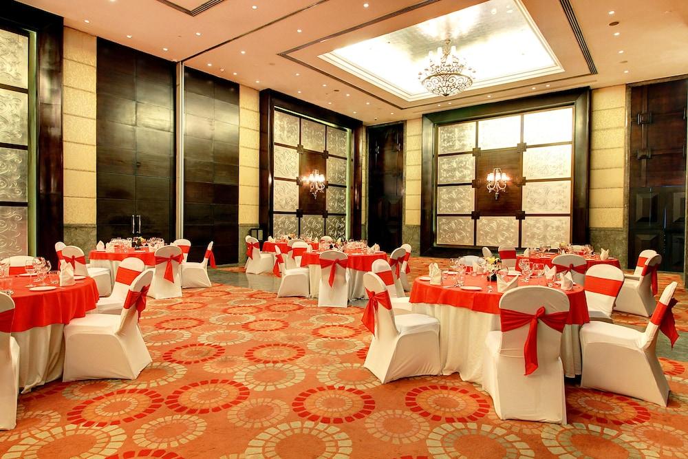 The Pllazio Hotel Gurgaon Exterior photo