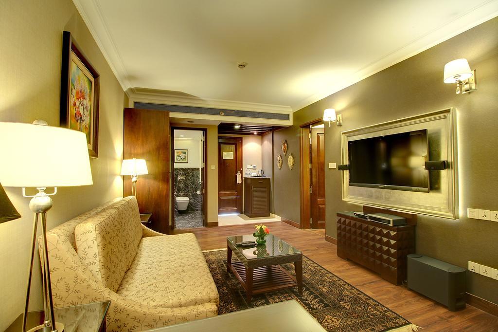 The Pllazio Hotel Gurgaon Exterior photo