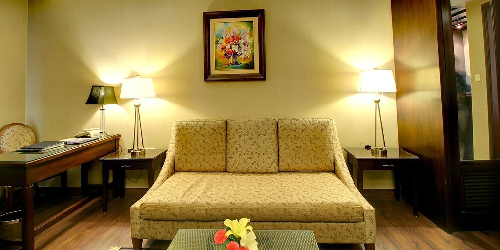 The Pllazio Hotel Gurgaon Exterior photo
